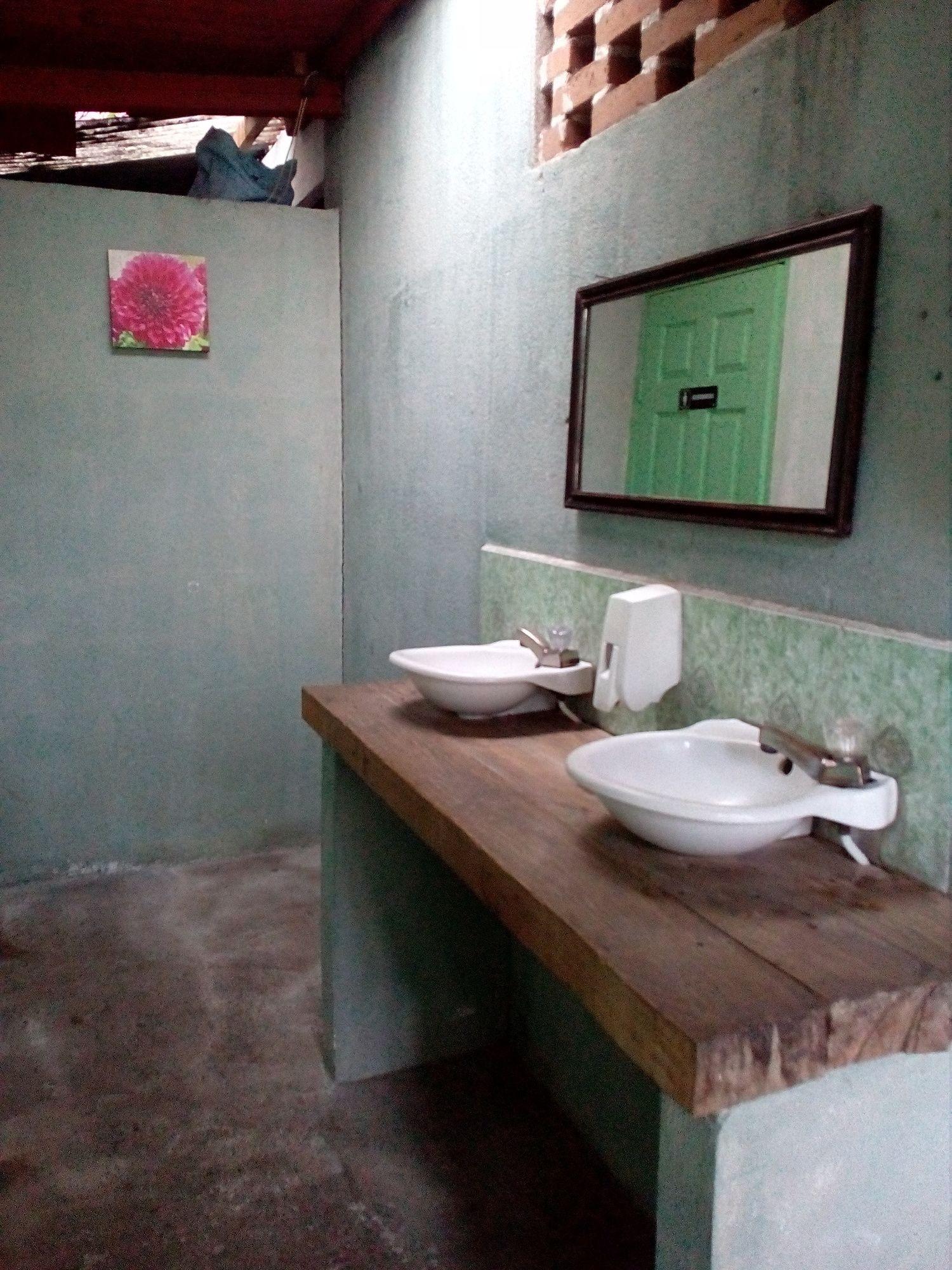 Hotel Hostel y Restaurante Casa Jacaranda