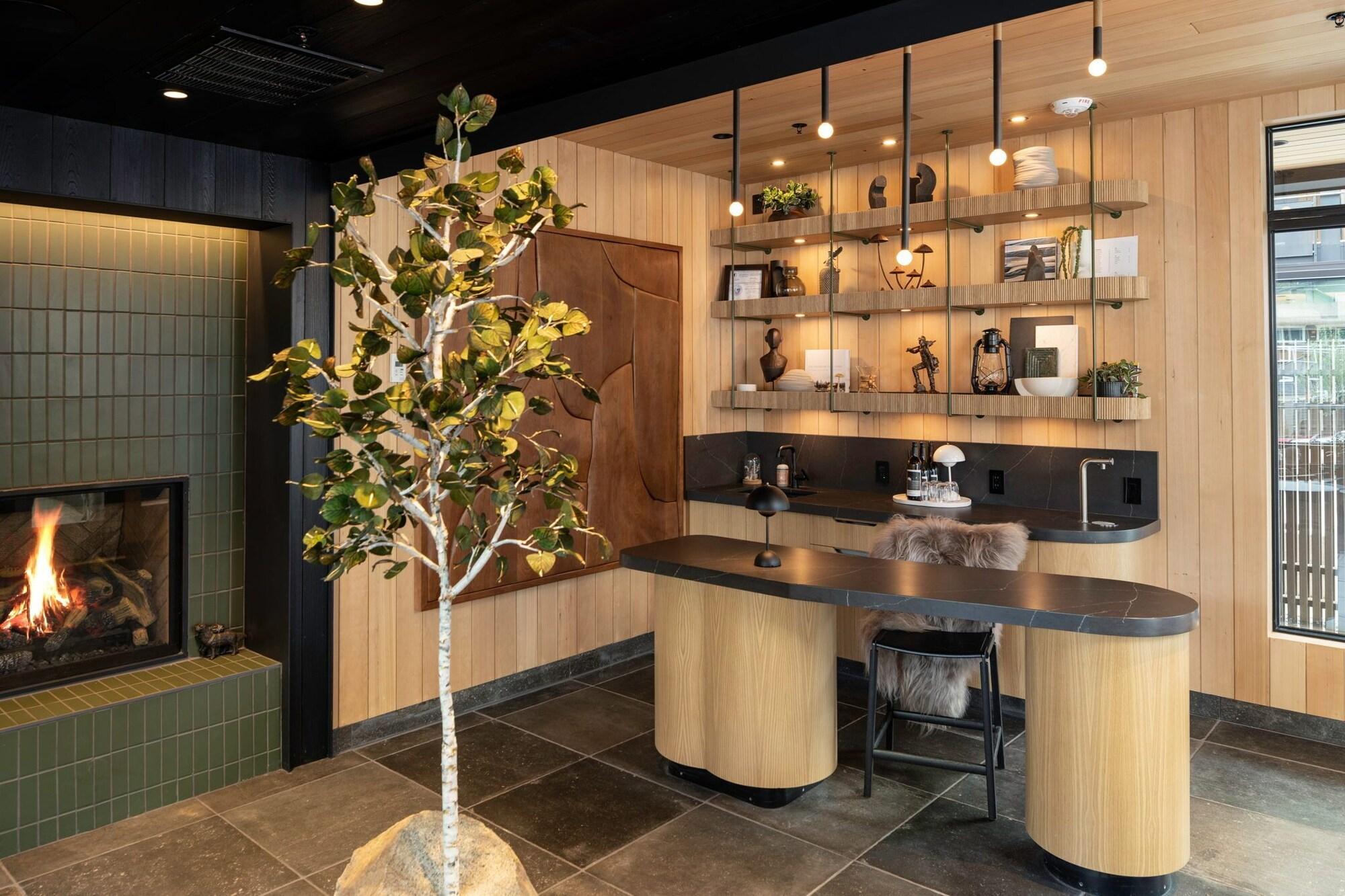 Vista Lobby Desolation Hotel