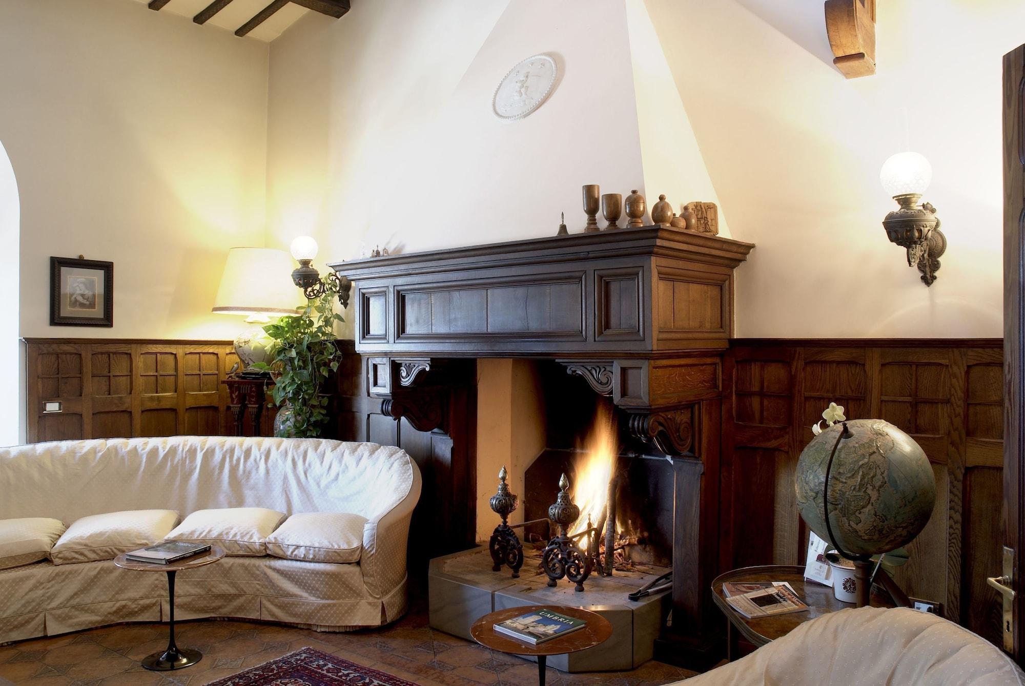 Vista Lobby Villa Pambuffetti