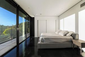 Renta temporal - Glass Mansion - Chic Glass Villa in LA Hills With Views, Style & Serenity