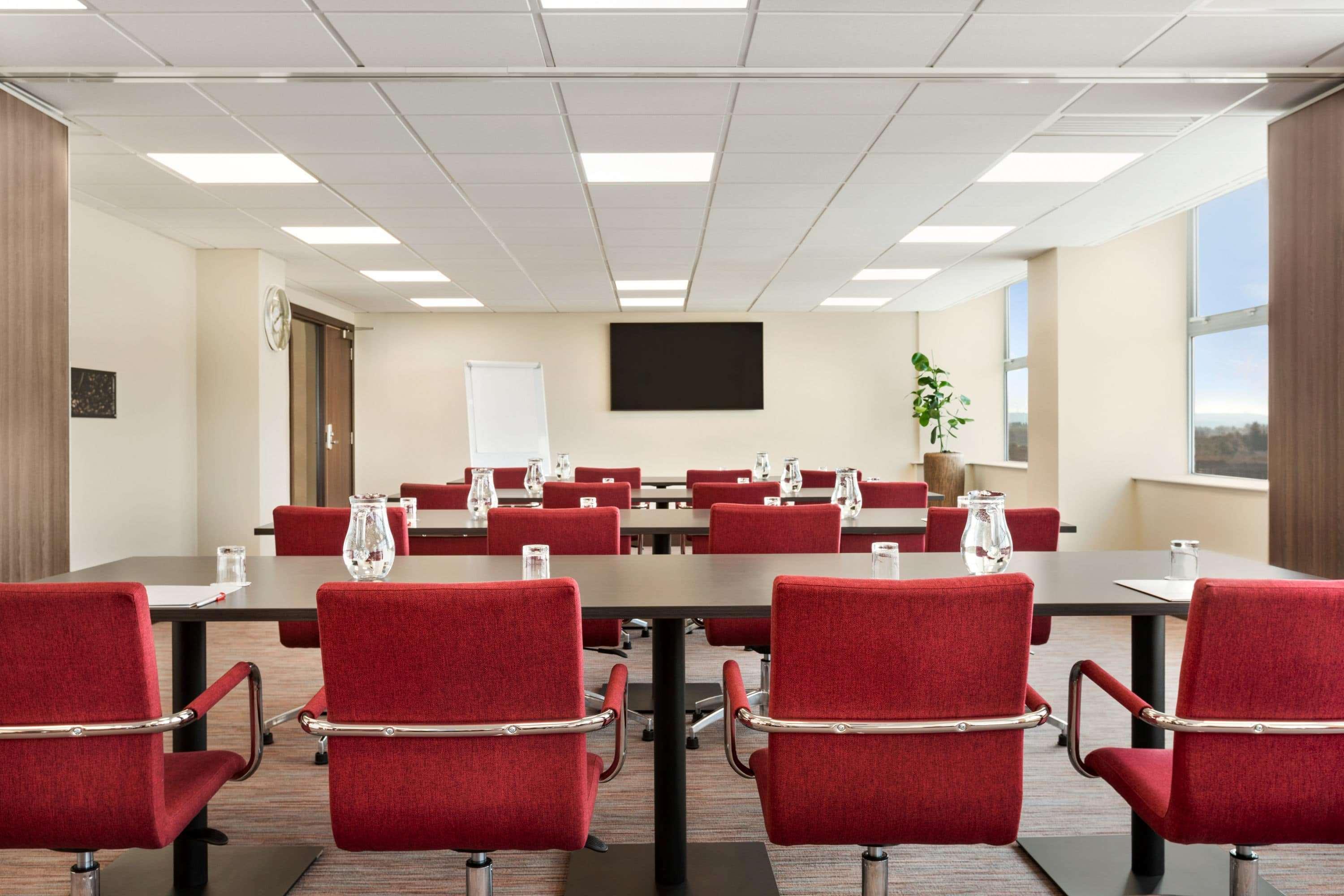 Centro de Negocios Ramada By Wyndham East Kilbride