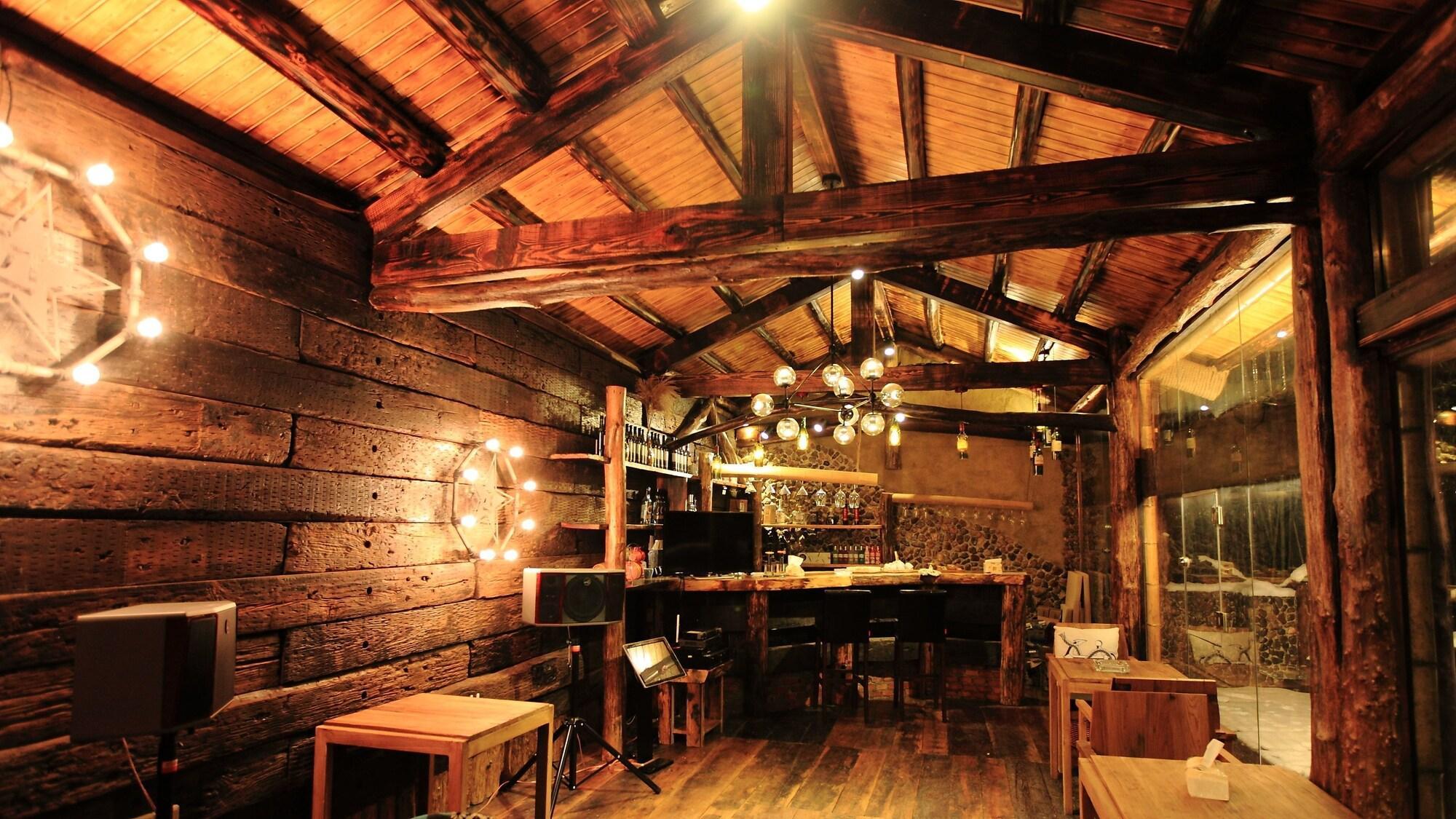 Bar/Salón No.5 Valley Lodge