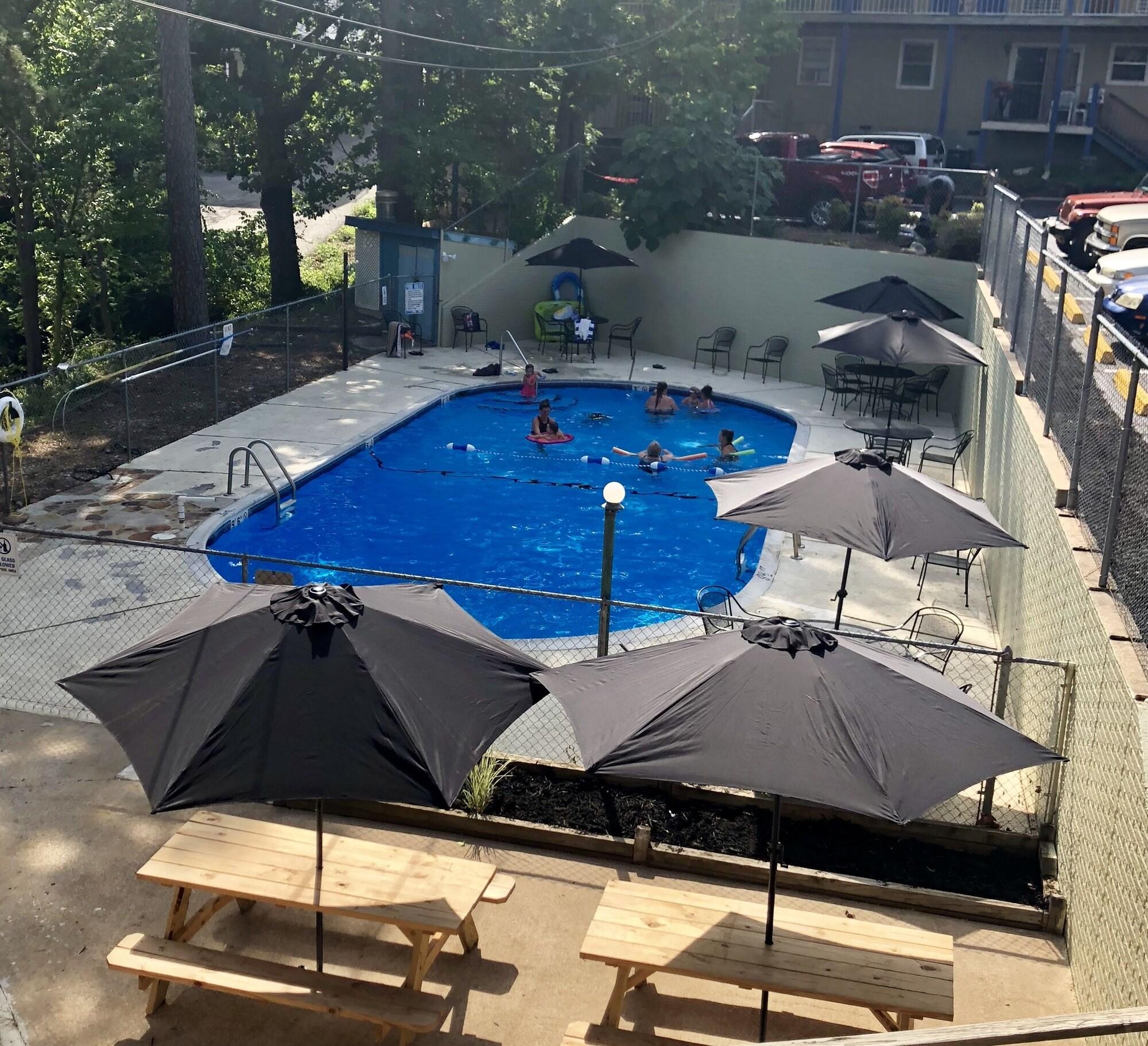 Vista Piscina Travelers Inn
