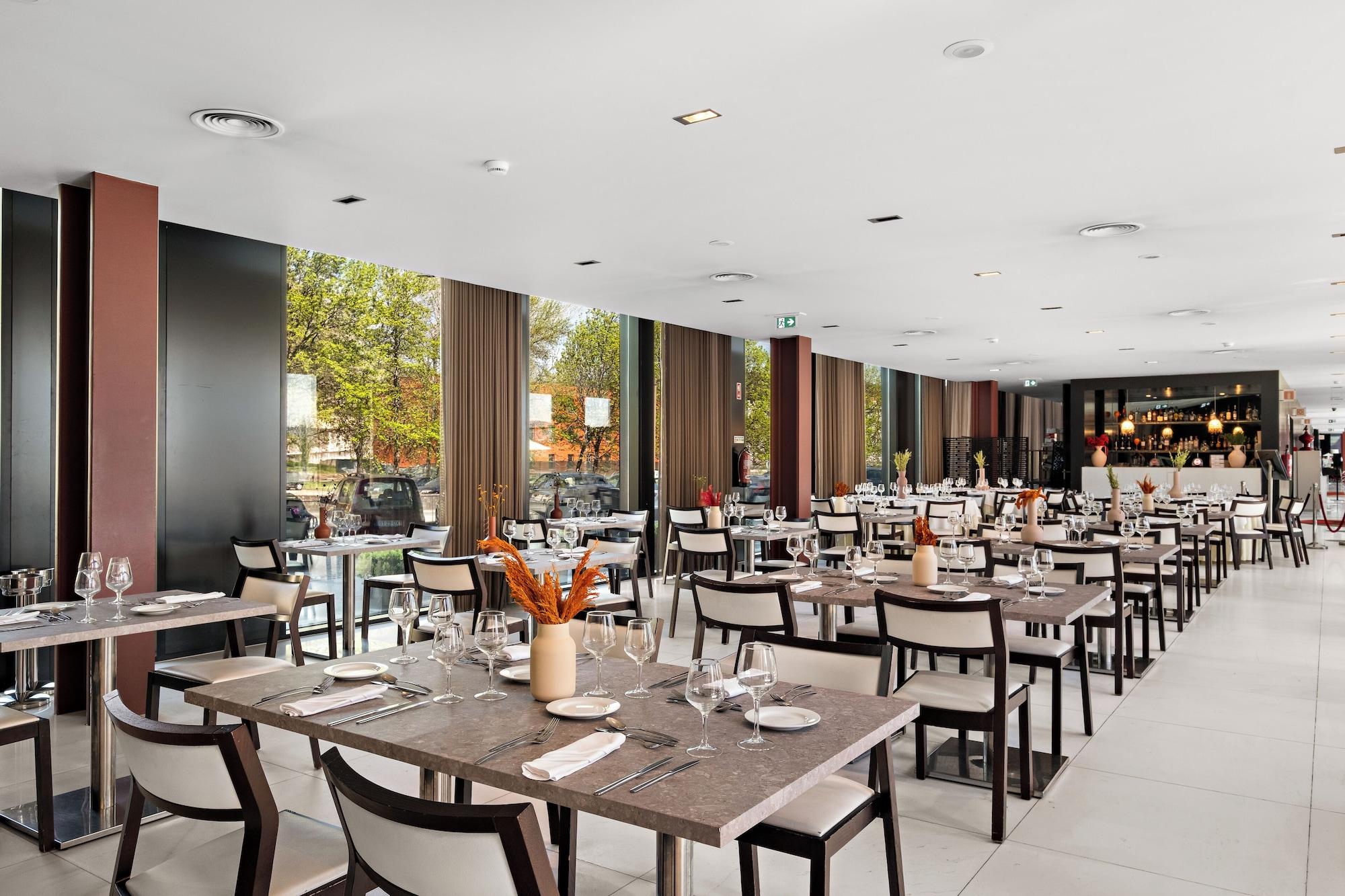 Restaurant Axis Viana Business & SPA Hotel