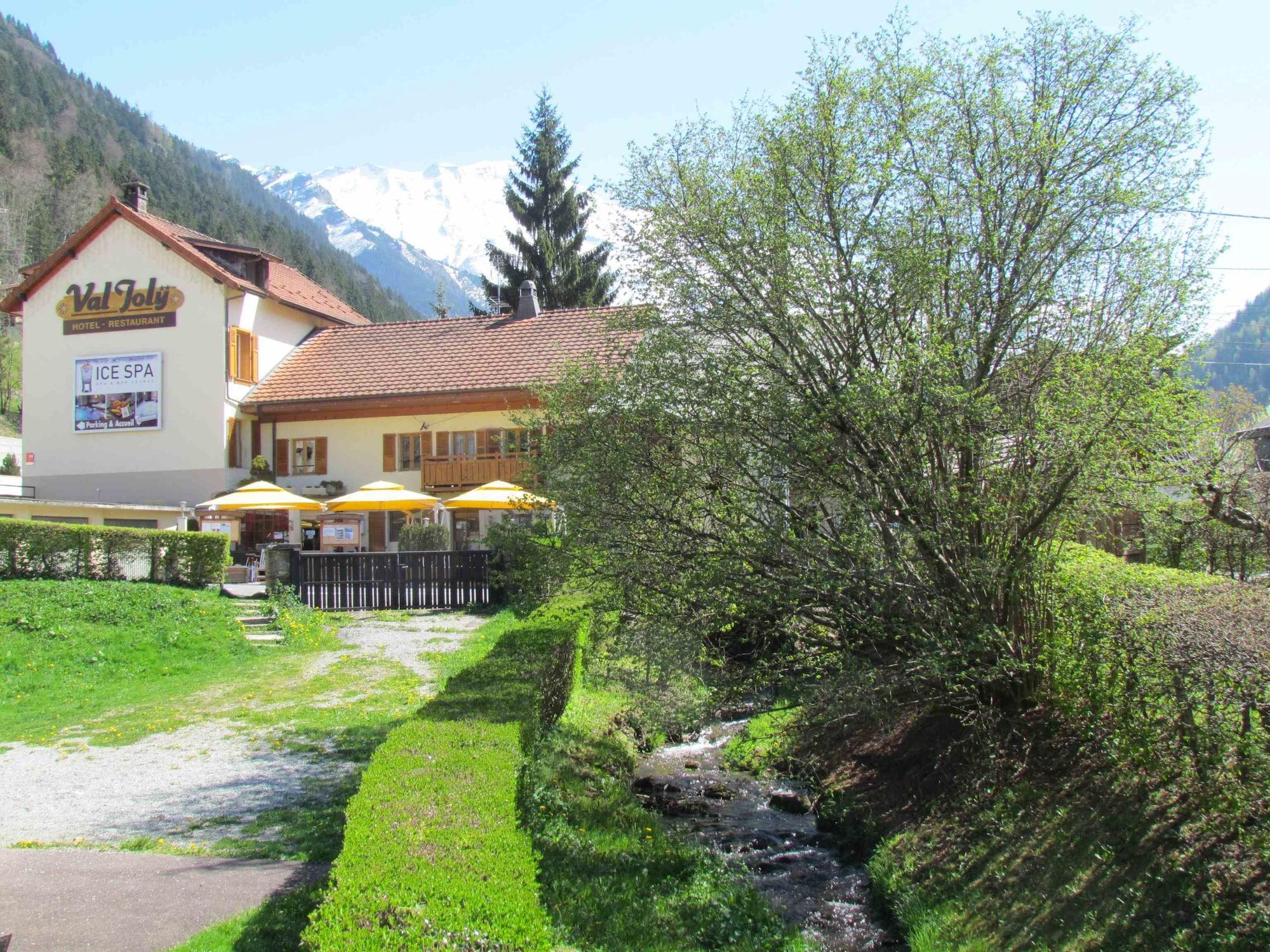 Varios Hôtel Val Joly