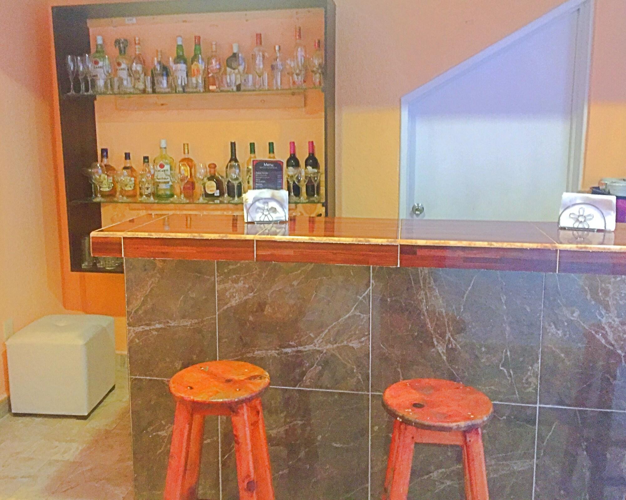 Bar/Salón Hotel Versalles Suites