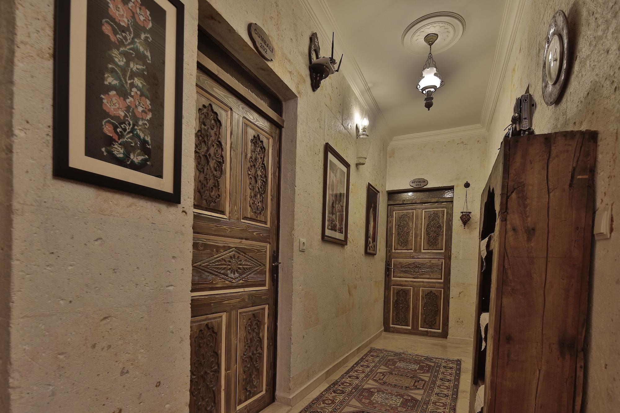 Vista Lobby Vista Cave Hotel