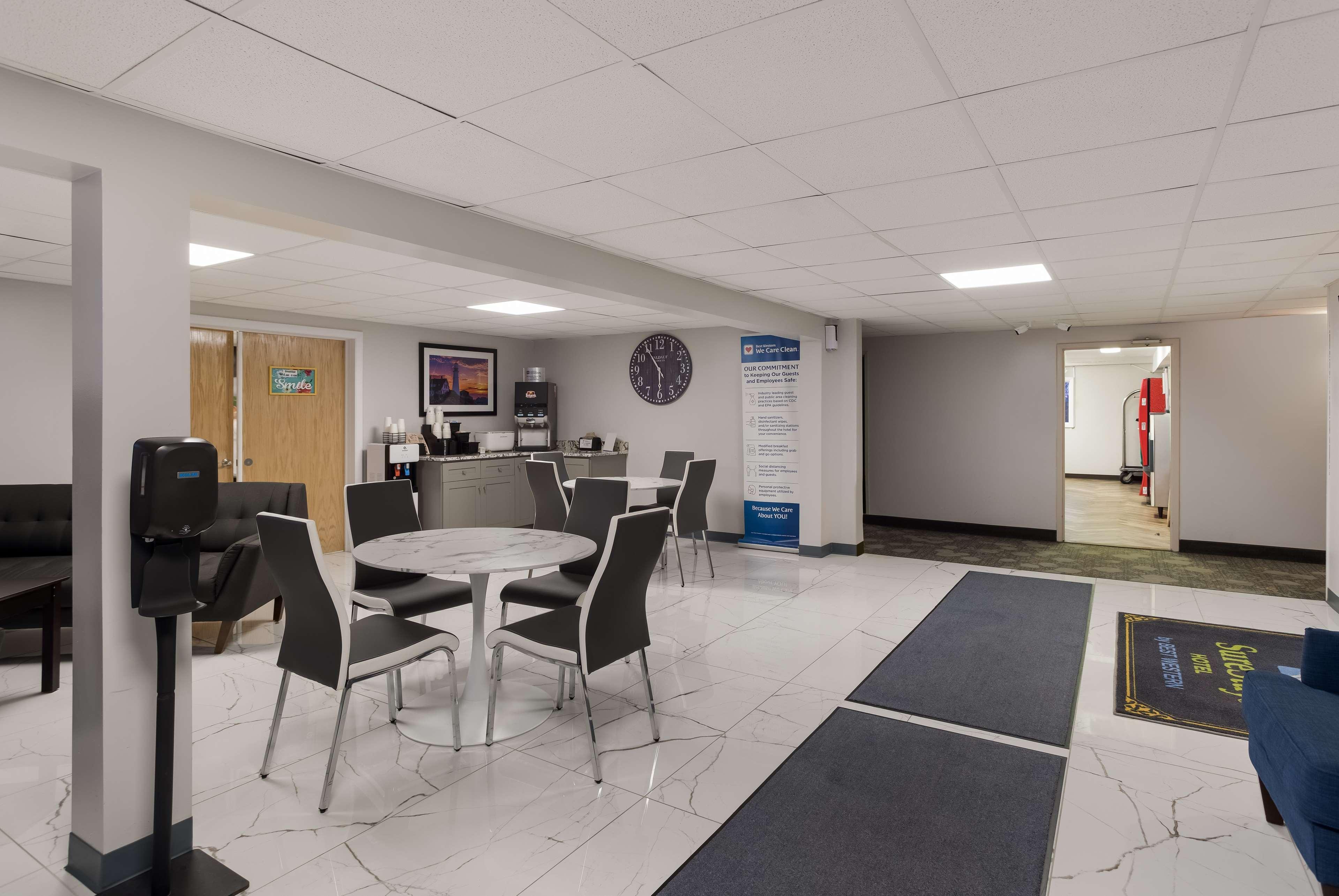 Vista Lobby SureStay Hotel by Best Western Presque Isle