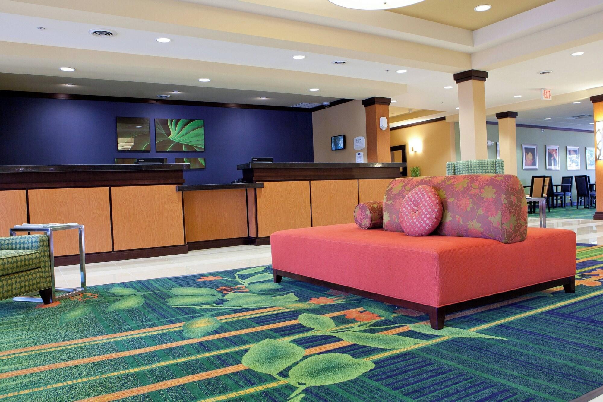 Vista Lobby Fairfield Inn & Suites Flint Fenton