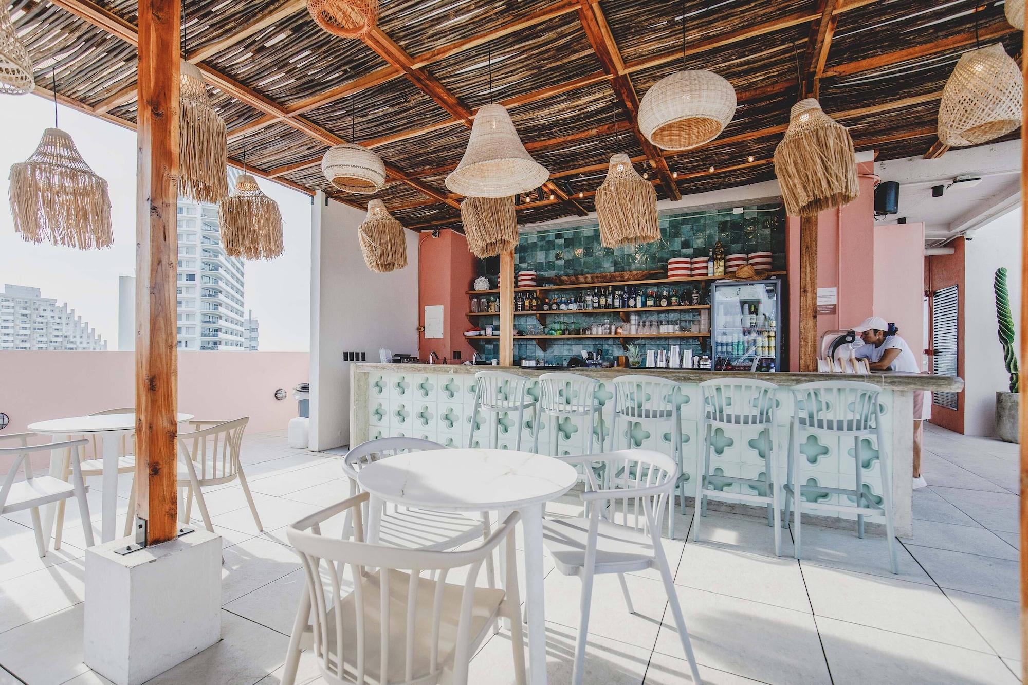 Bar/Salón Bondo Estudio