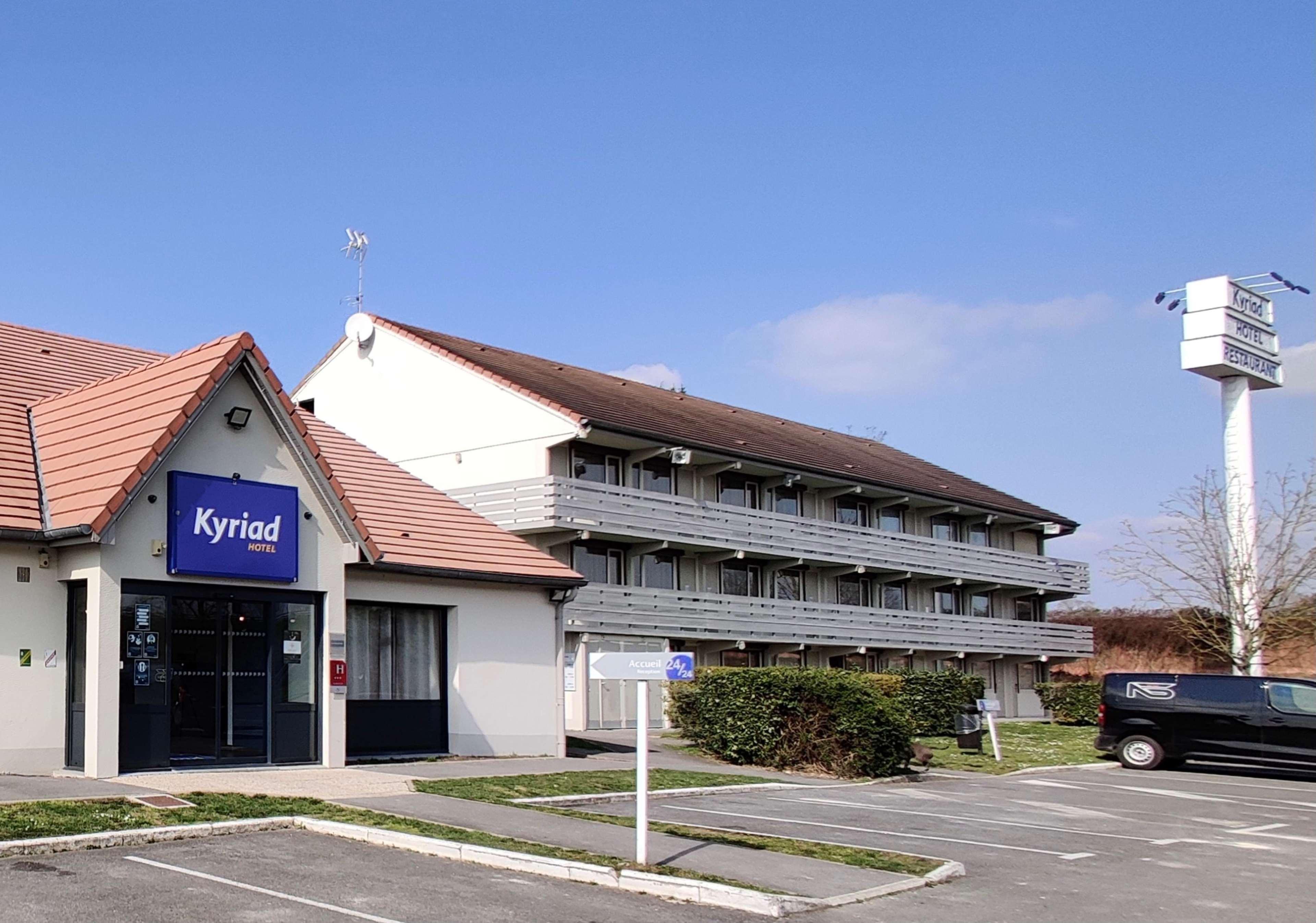 Vista Exterior Kyriad Fontenay Tresigny