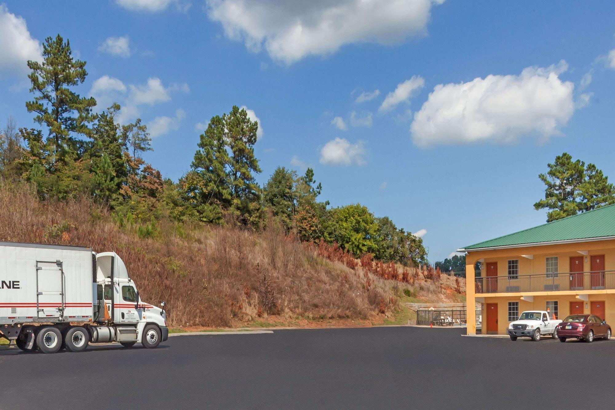 Vista Exterior Days Inn by Wyndham Lenoir City