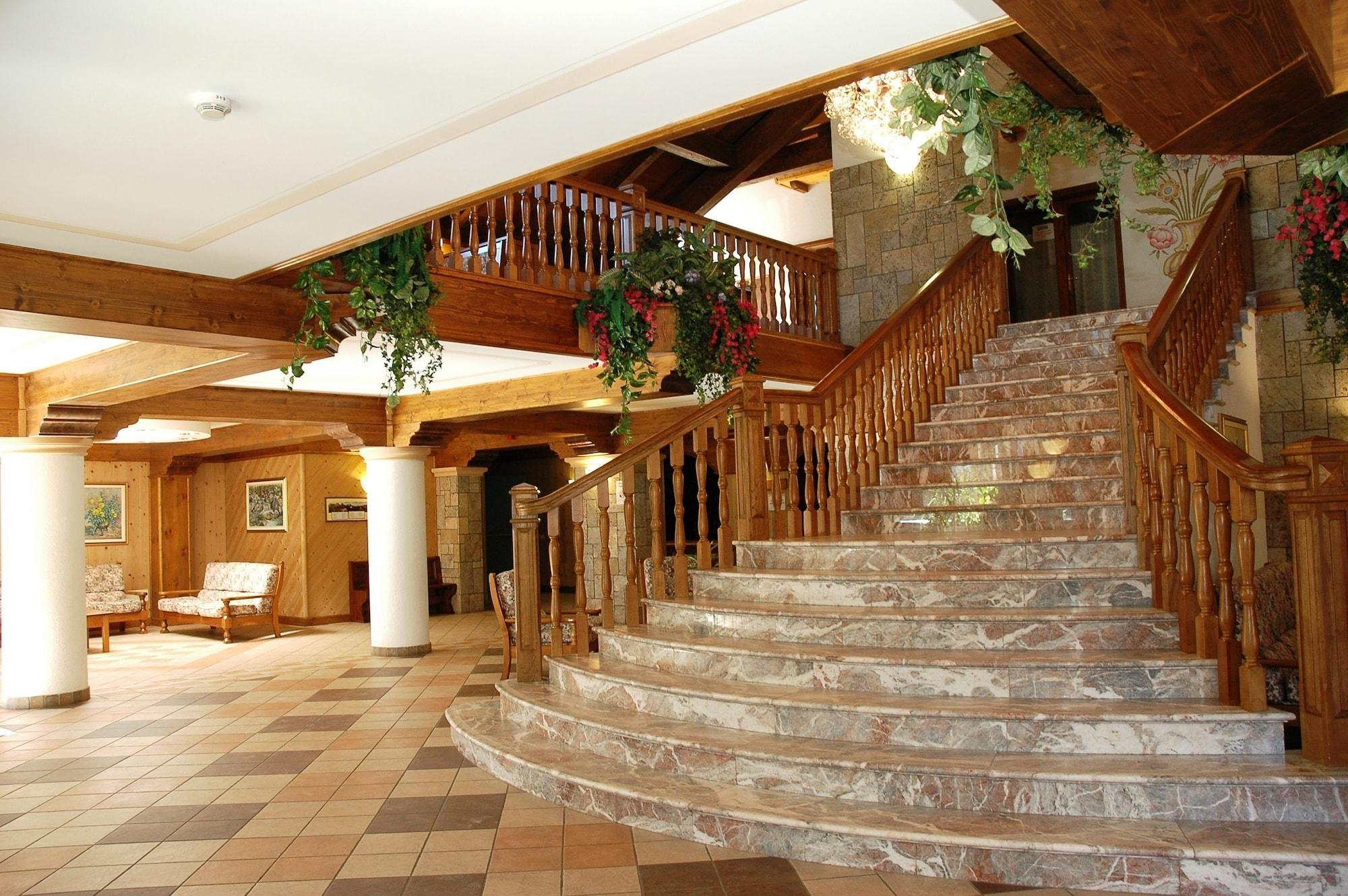Vista Lobby Bella Italia & Efa Village