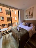 Arriendo temporal - 514- Estudio luminoso con balcón