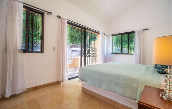 Relax in this spacious home in a quiet community with shared pool and BBQ area - Hoteles con alberca en Huatulco, Oaxaca