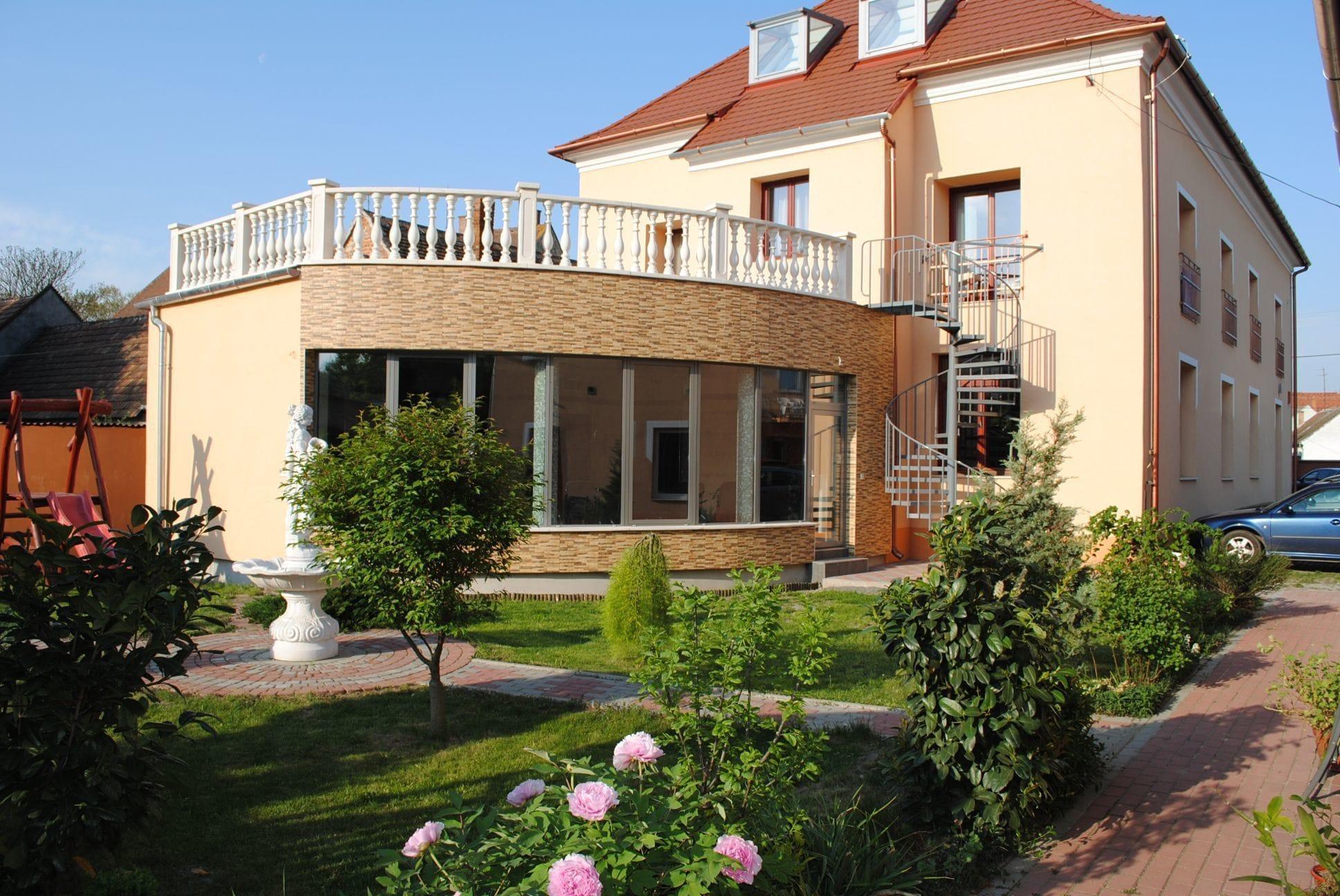 Vista Exterior Viktória Hotel