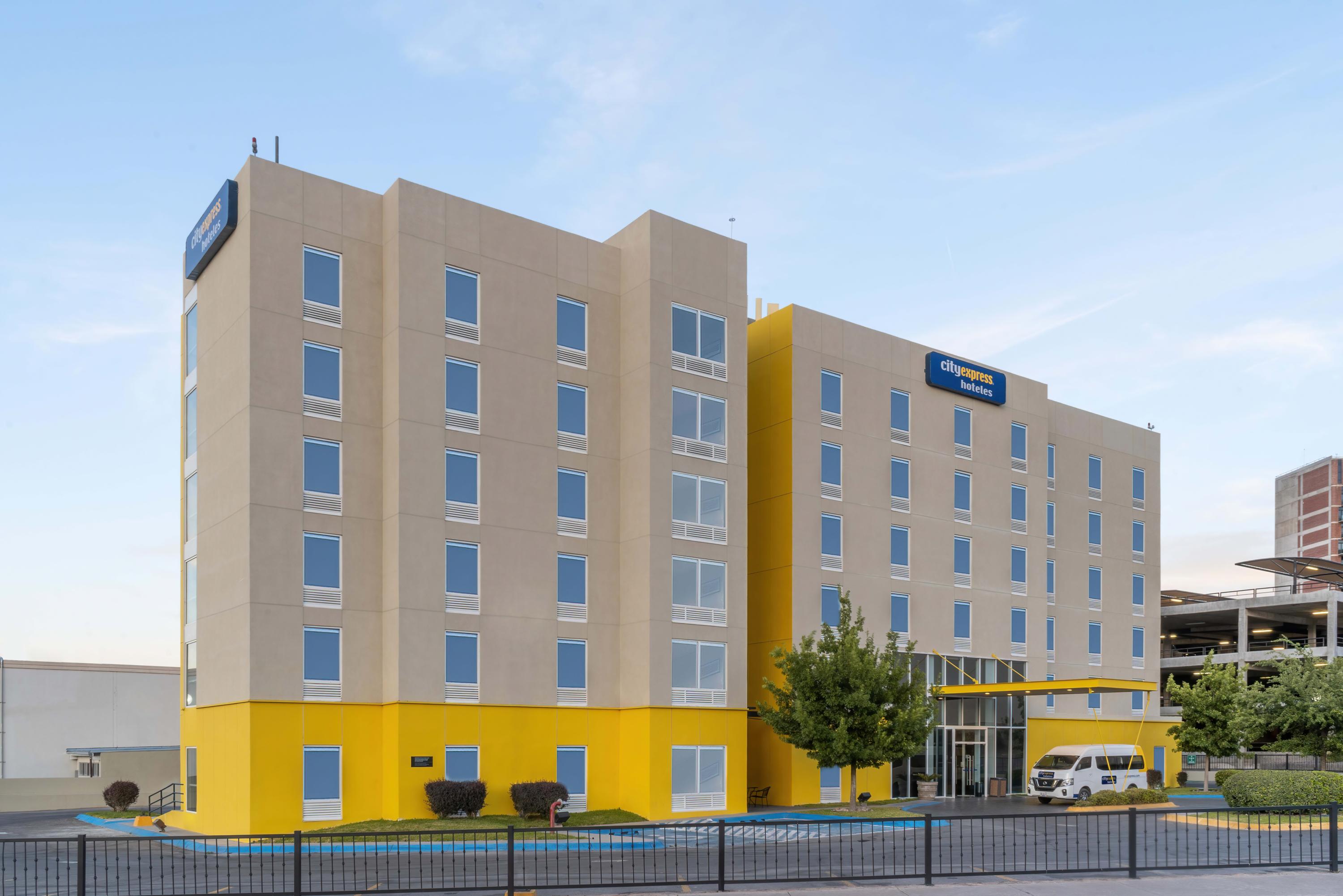 Vista Exterior City Express by Marriott Chihuahua