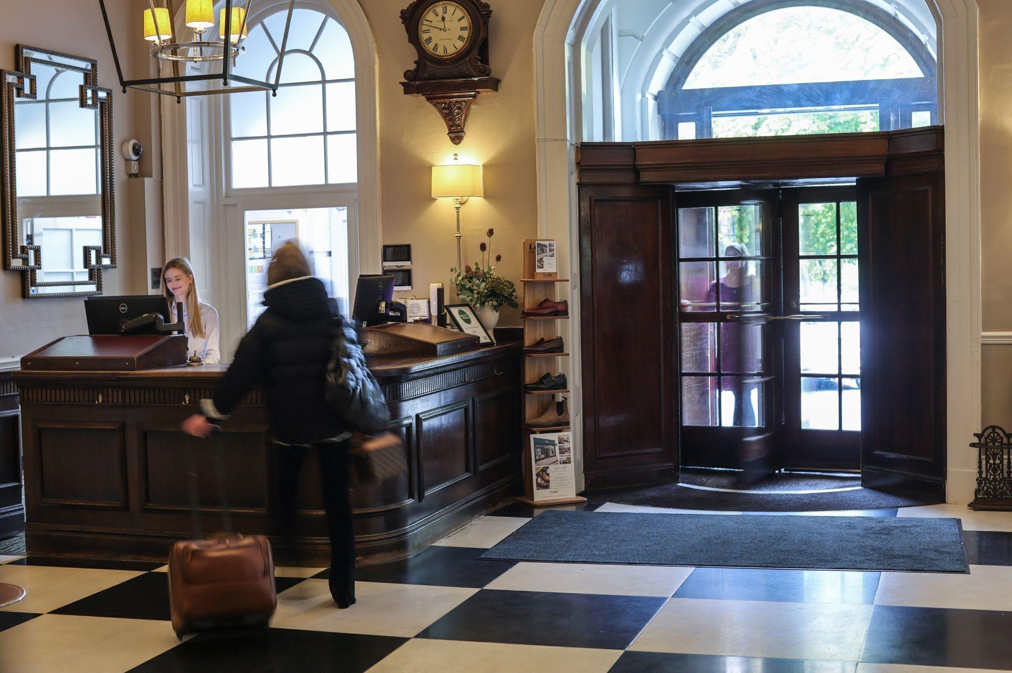 Vista Lobby Queens Hotel Cheltenham