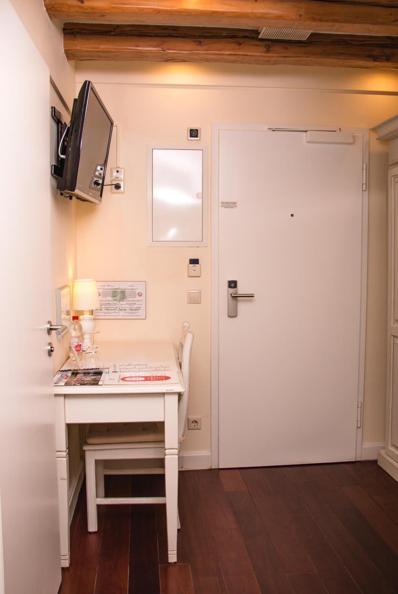 Comodidades del Alojamiento Hotel Villa Marstall