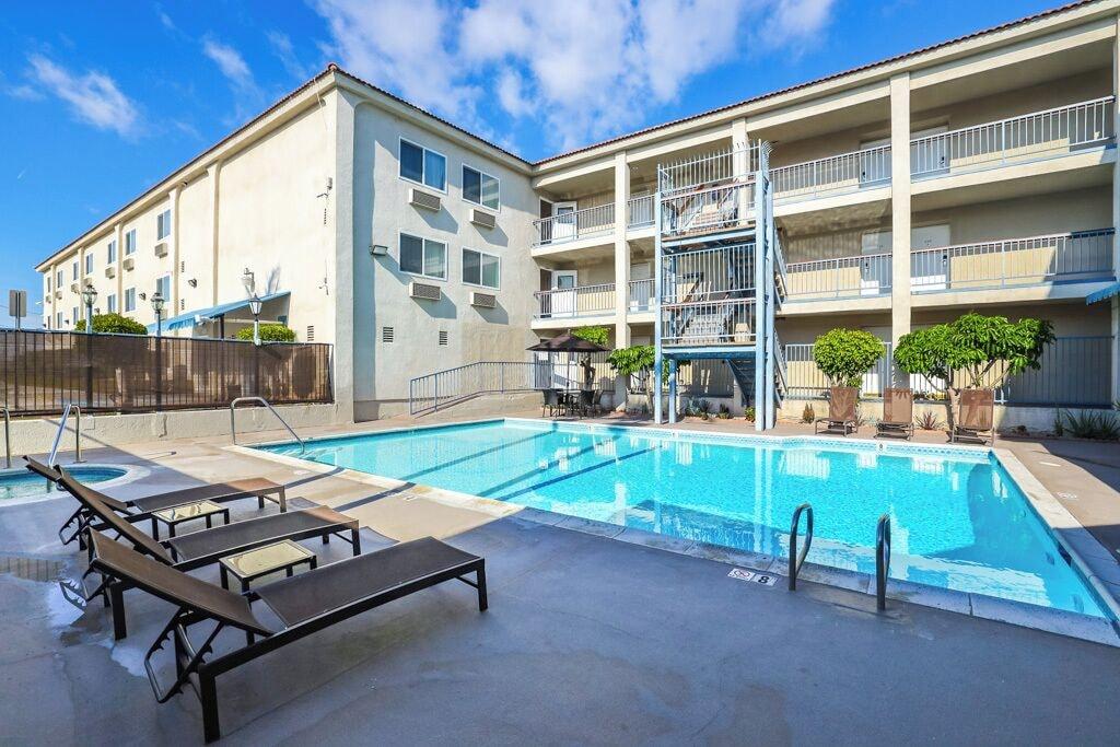 Spa Brookhurst Plaza Inn