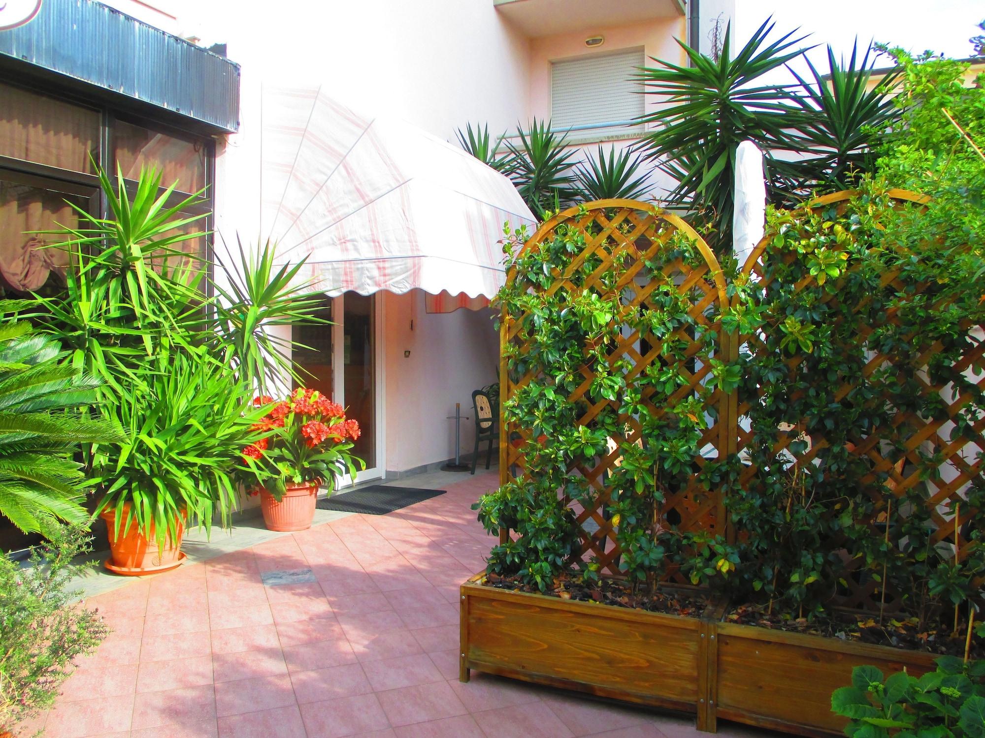 Vista Exterior Hotel Prestige