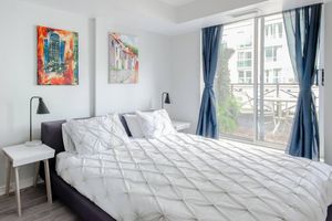 Alquiler Vacacional - Stylish downtown apartment with private patio and parking