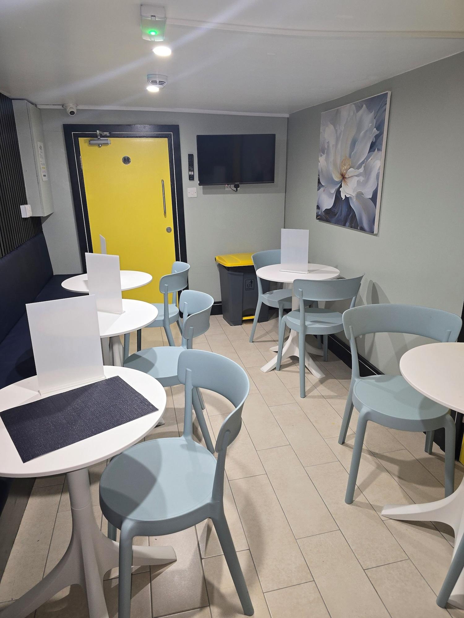 Restaurant Double Bedroom Studio