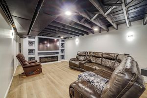 Arriendo temporal - 4 Mi to Lake Michigan: East Chicago Home w/ Grill