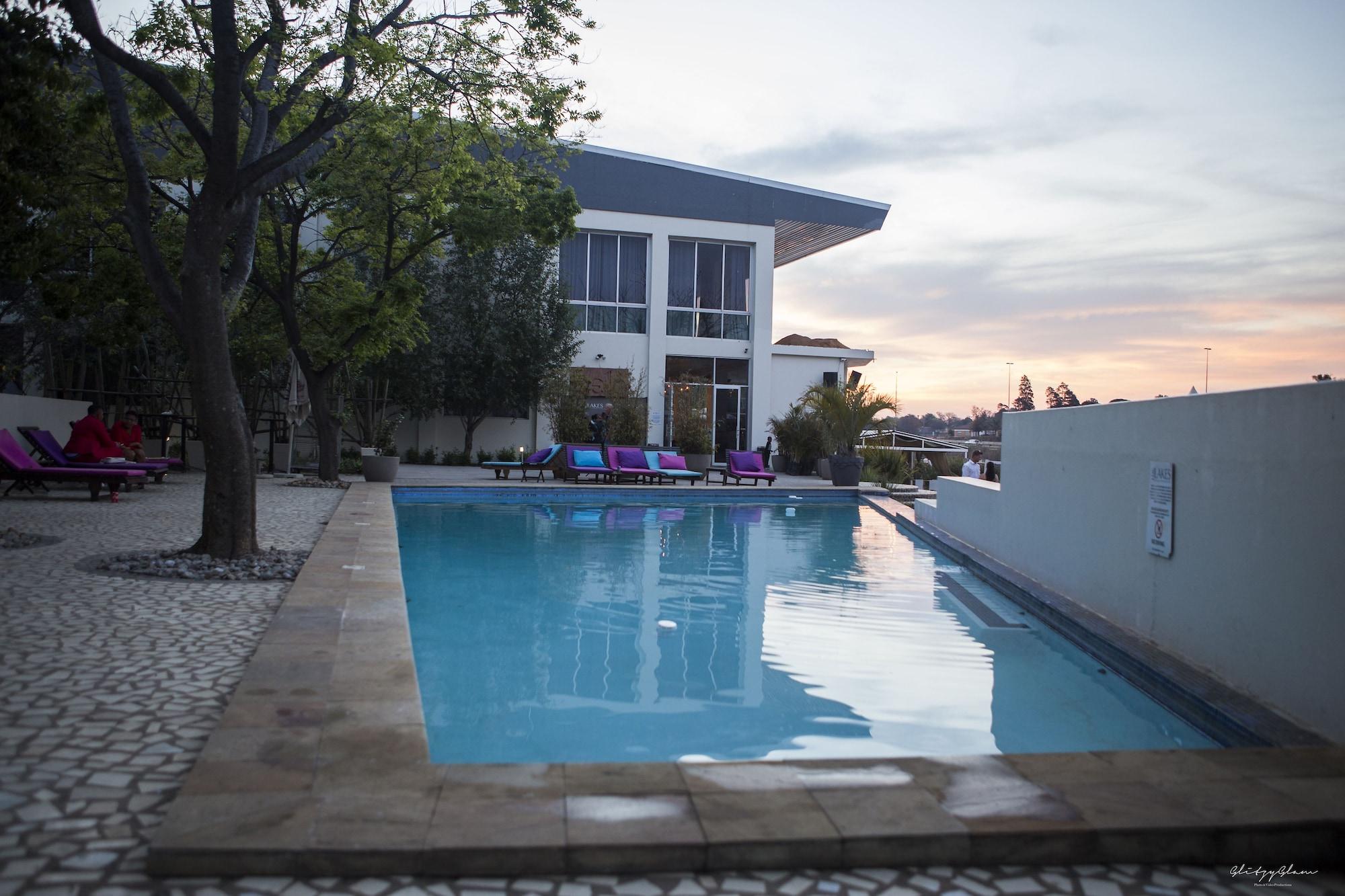 Vista Piscina The Lakes Hotel and Conference Centre