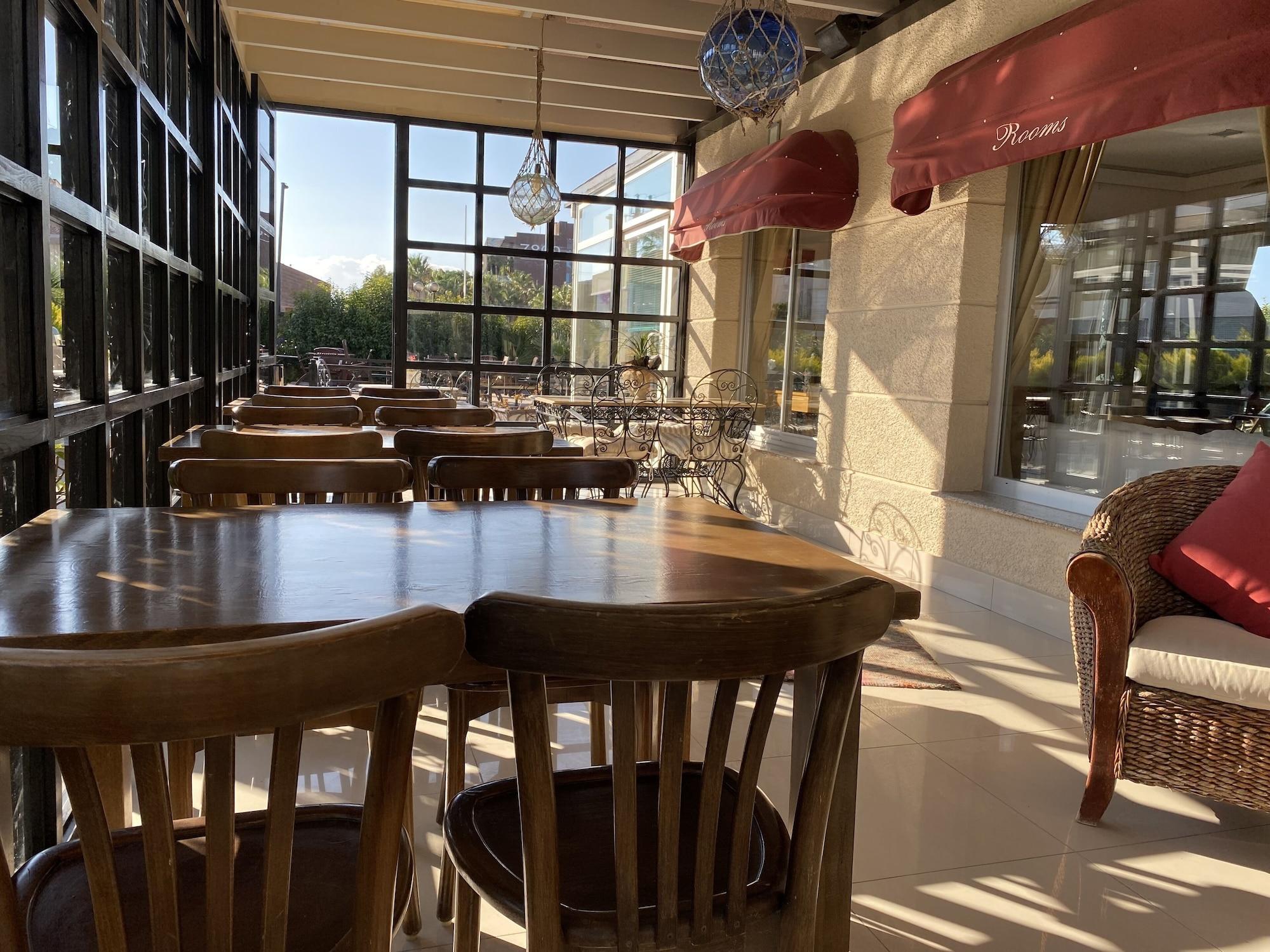 Restaurant Rooms Smart Luxury Hotel & Beach