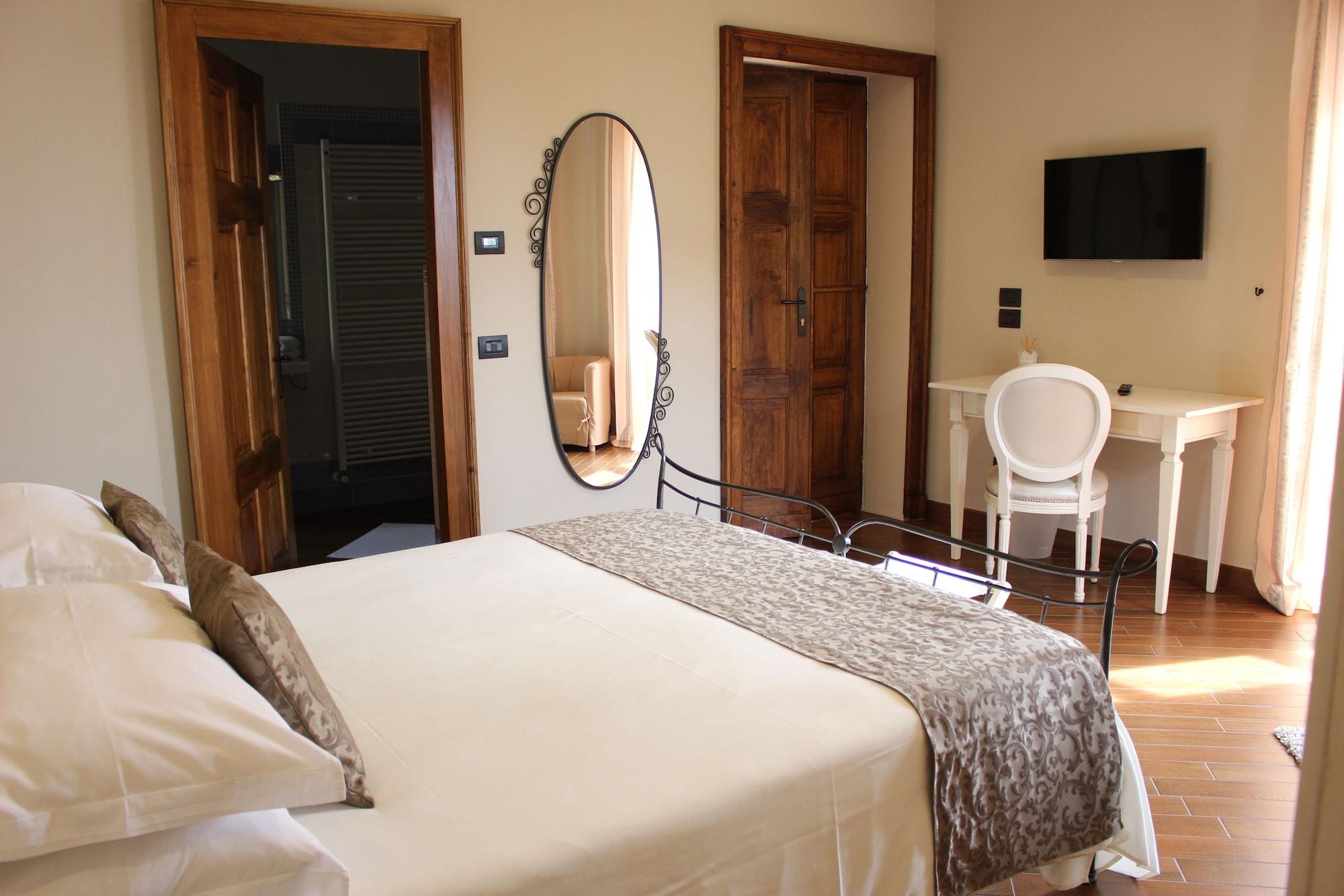 Varios Dimora Cortese