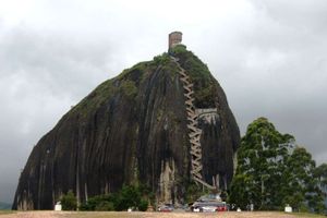Actividad - Tour Peñol y Guatape 