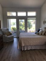 Alquiler Vacacional - Waterfront Flathead Lake Open Concept Home--2 Lg Master BR--2 Patios--Boat Dock