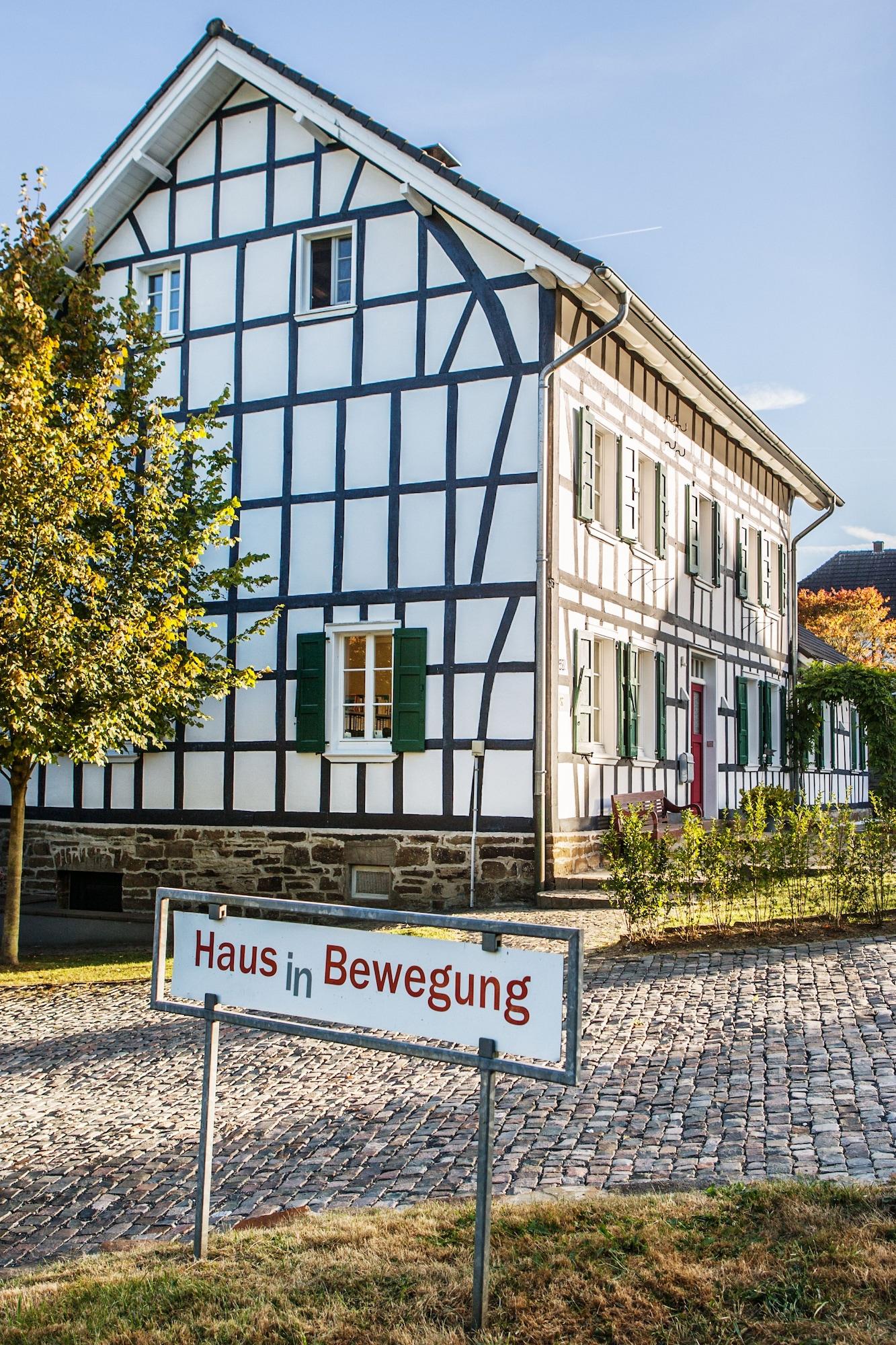 Varios Haus in Bewegung