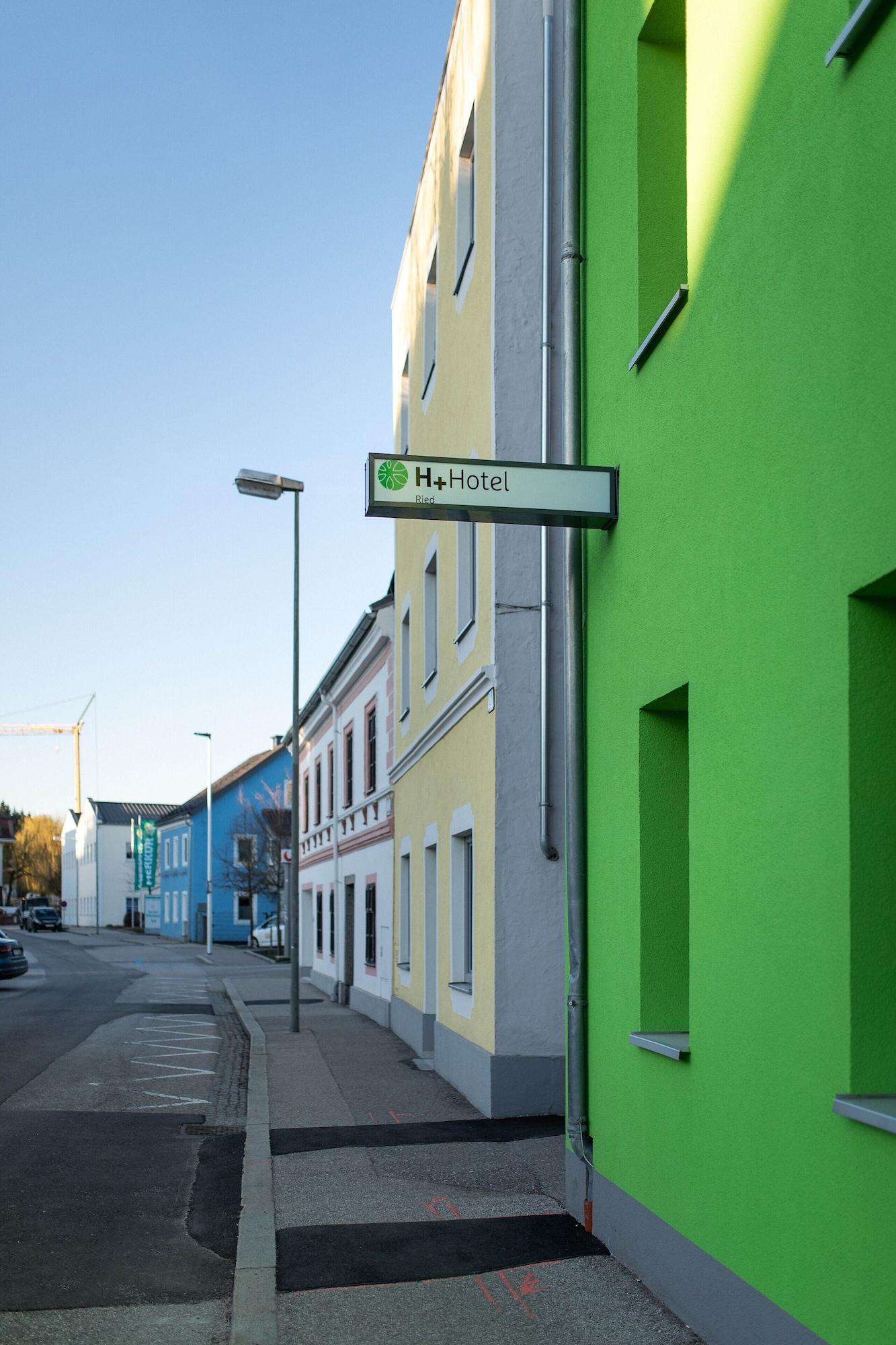 Vista Exterior H+ Hotel Ried