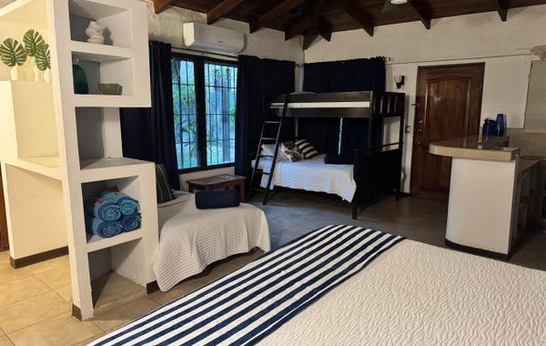 Casa Luarca. Beach front villa with private pool surrounded by tropical gardens - Hoteles mejor calificados en Playa Hermosa, Guanacaste