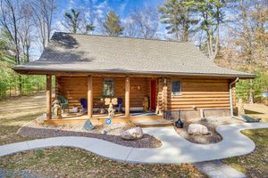 Alquiler Vacacional - Merrillan Cabin w/ Fire Pit < 1 Mi to Lake Arbutus