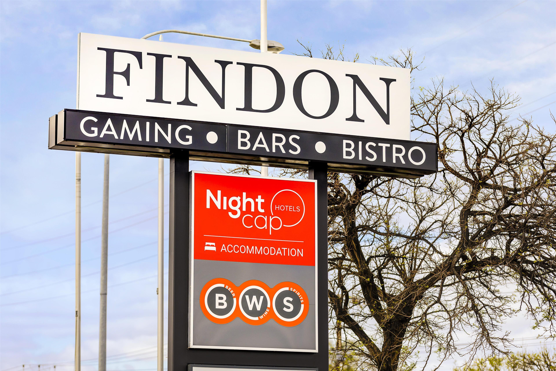 Vista Exterior Nightcap At Findon Hotel