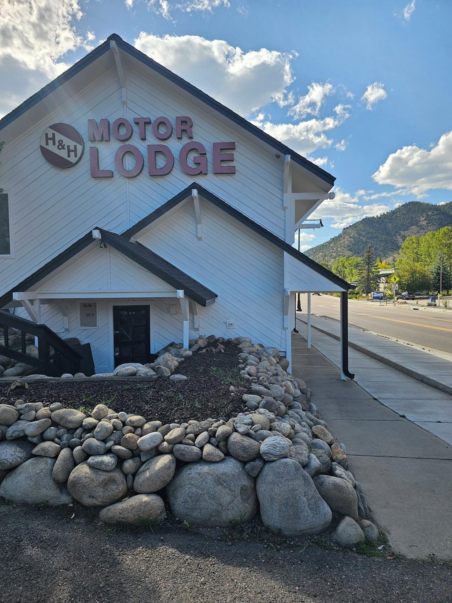 Vista Exterior H & H Motor Lodge