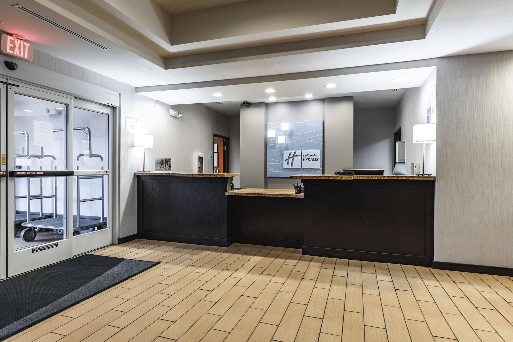 Vista Exterior Holiday Inn Express & Suites New Martinsville by IHG