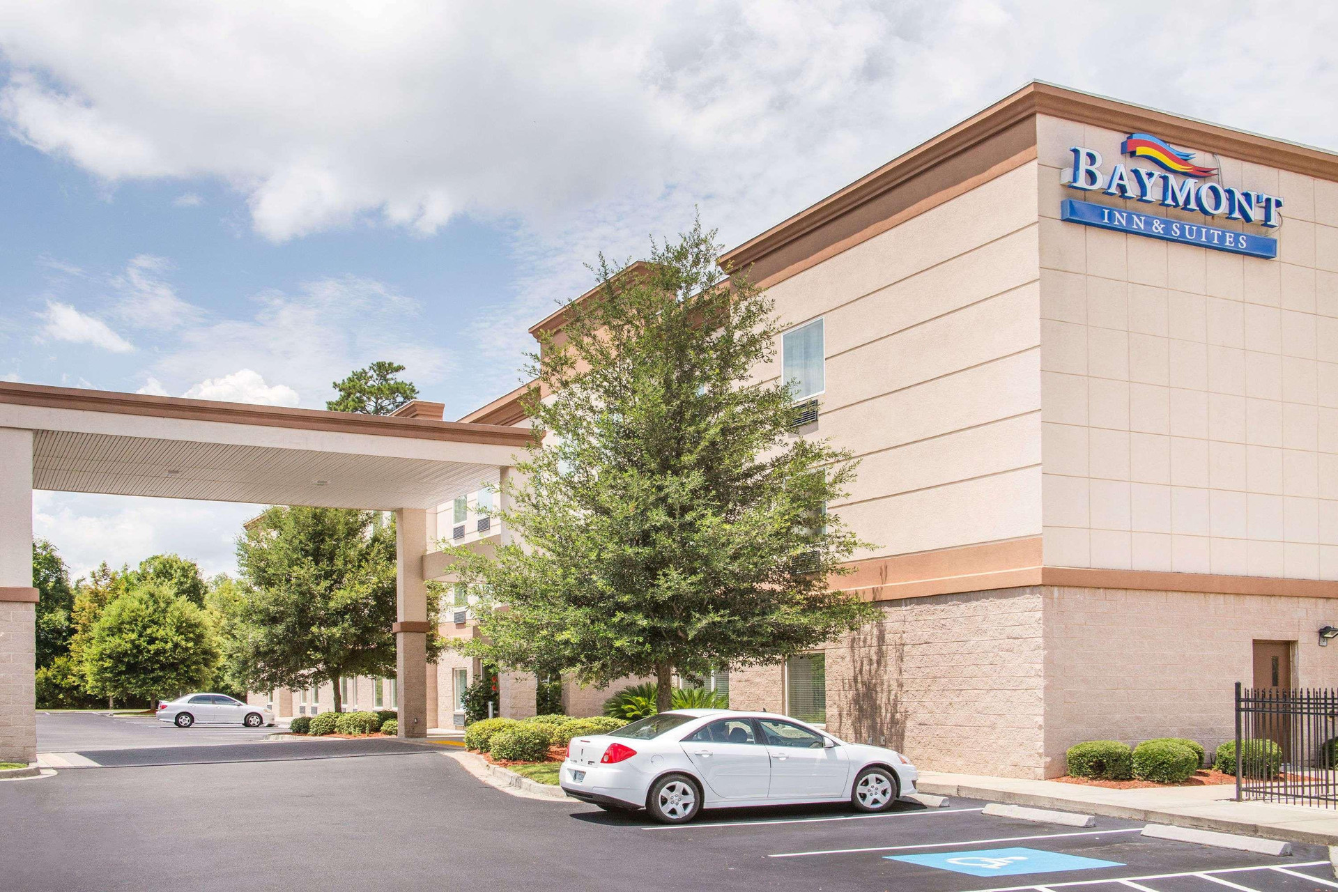 Vista Exterior Baymont by Wyndham Savannah South