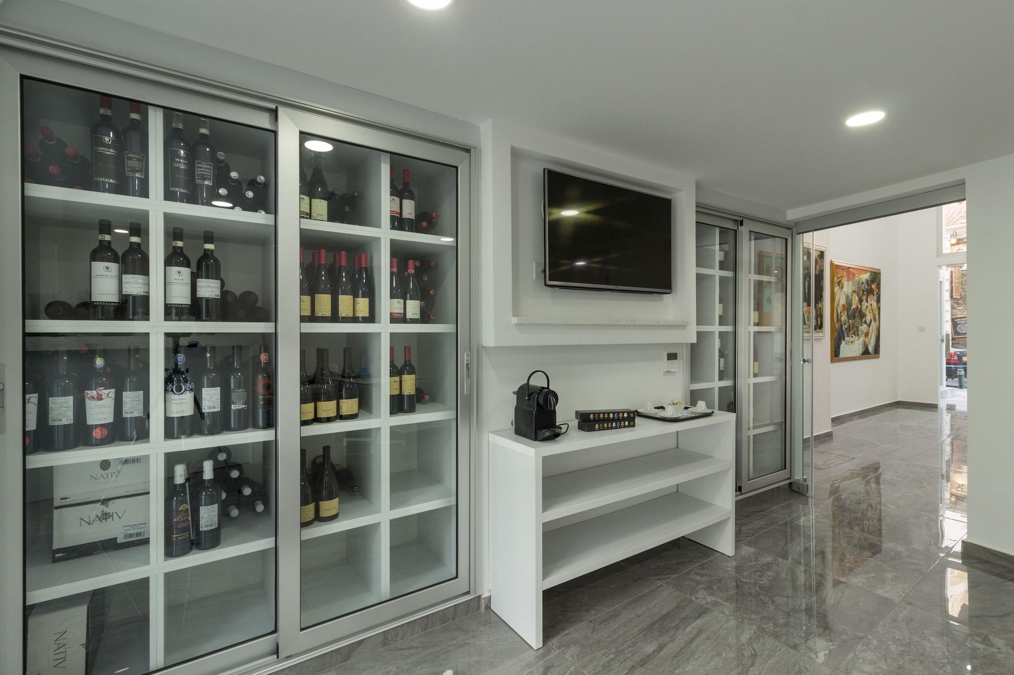 Vista Lobby Art & Wine Boutique Hotel