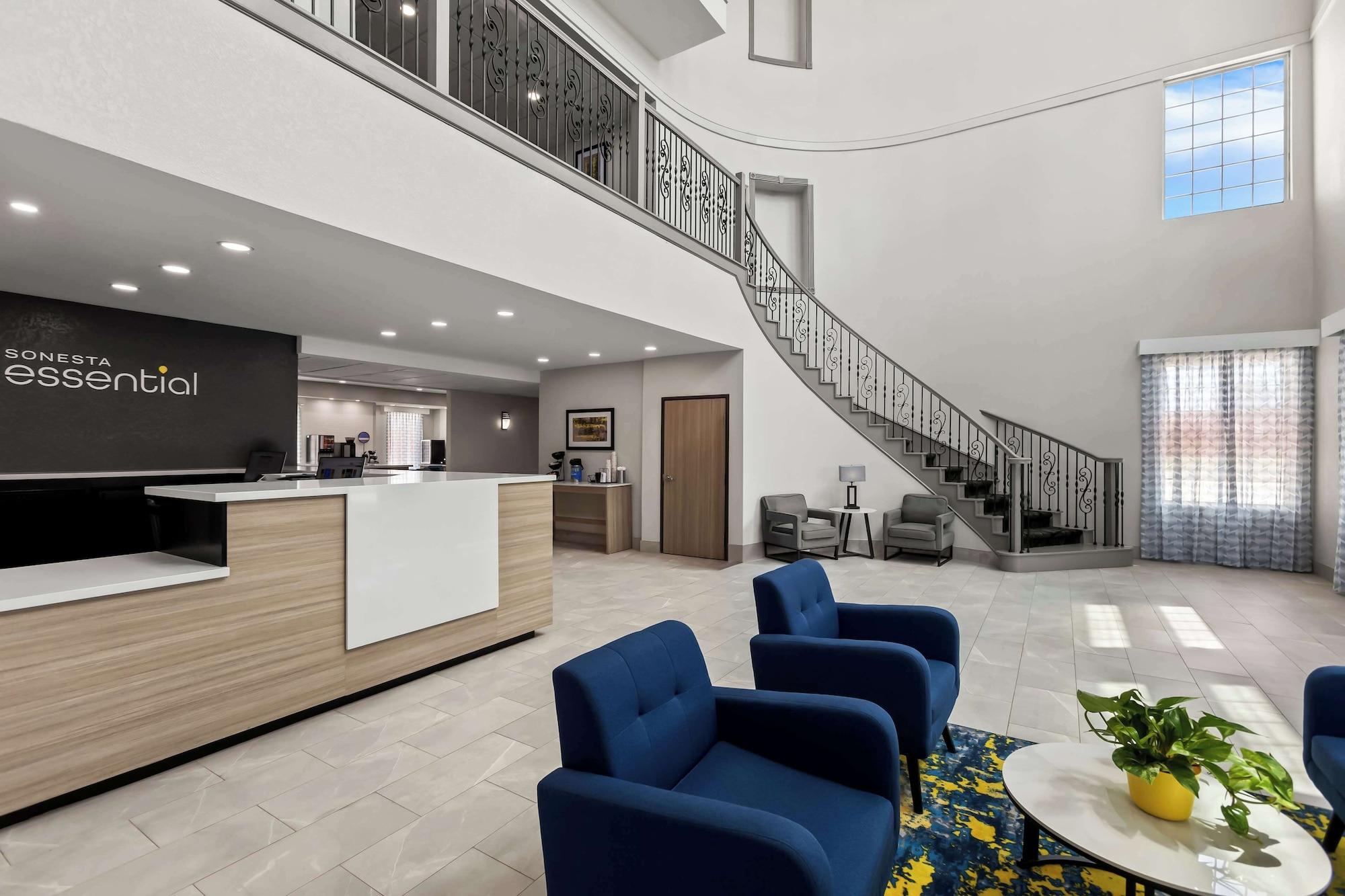 Vista Lobby Sonesta Essential La Porte