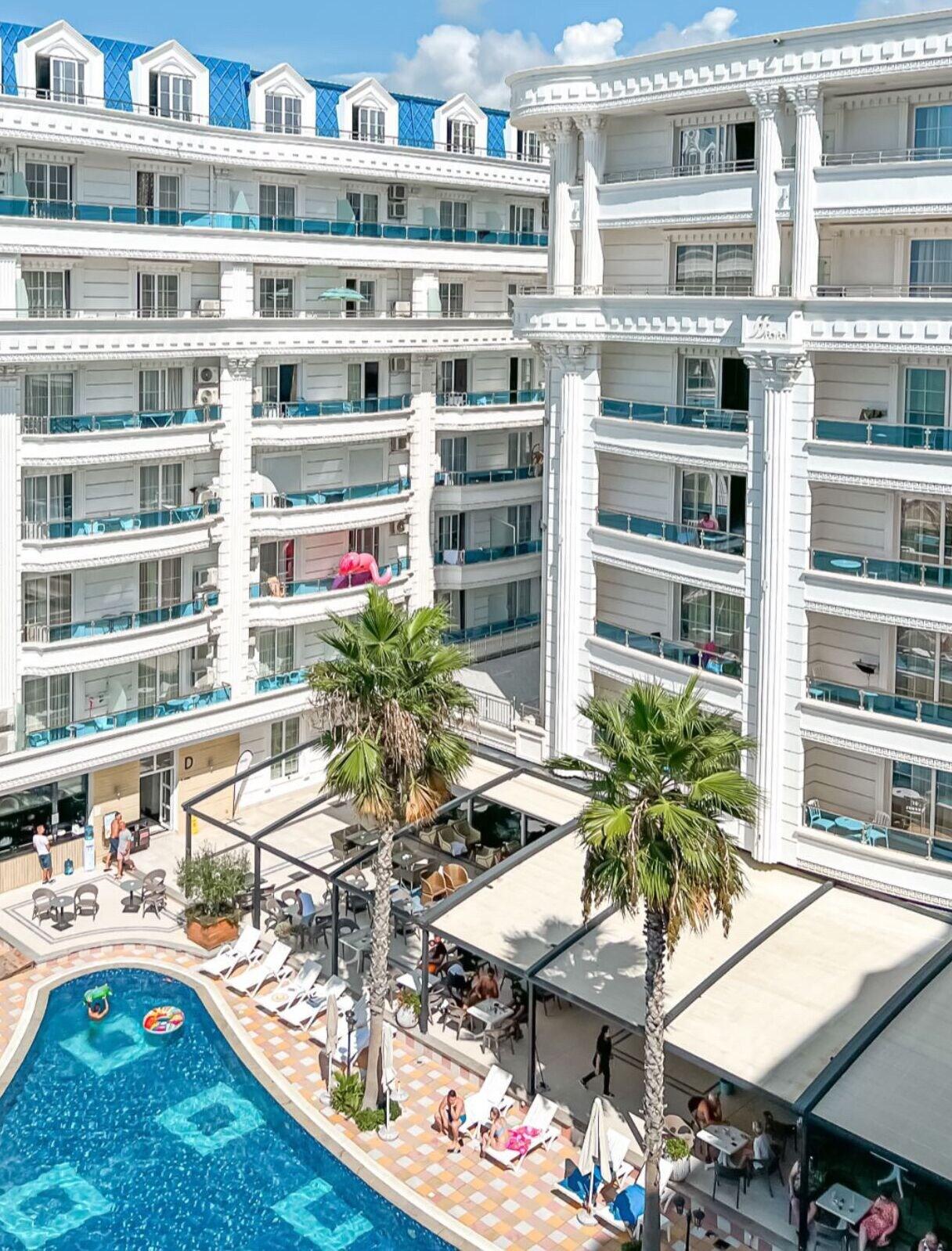 Vista Exterior Grand Blue Fafa