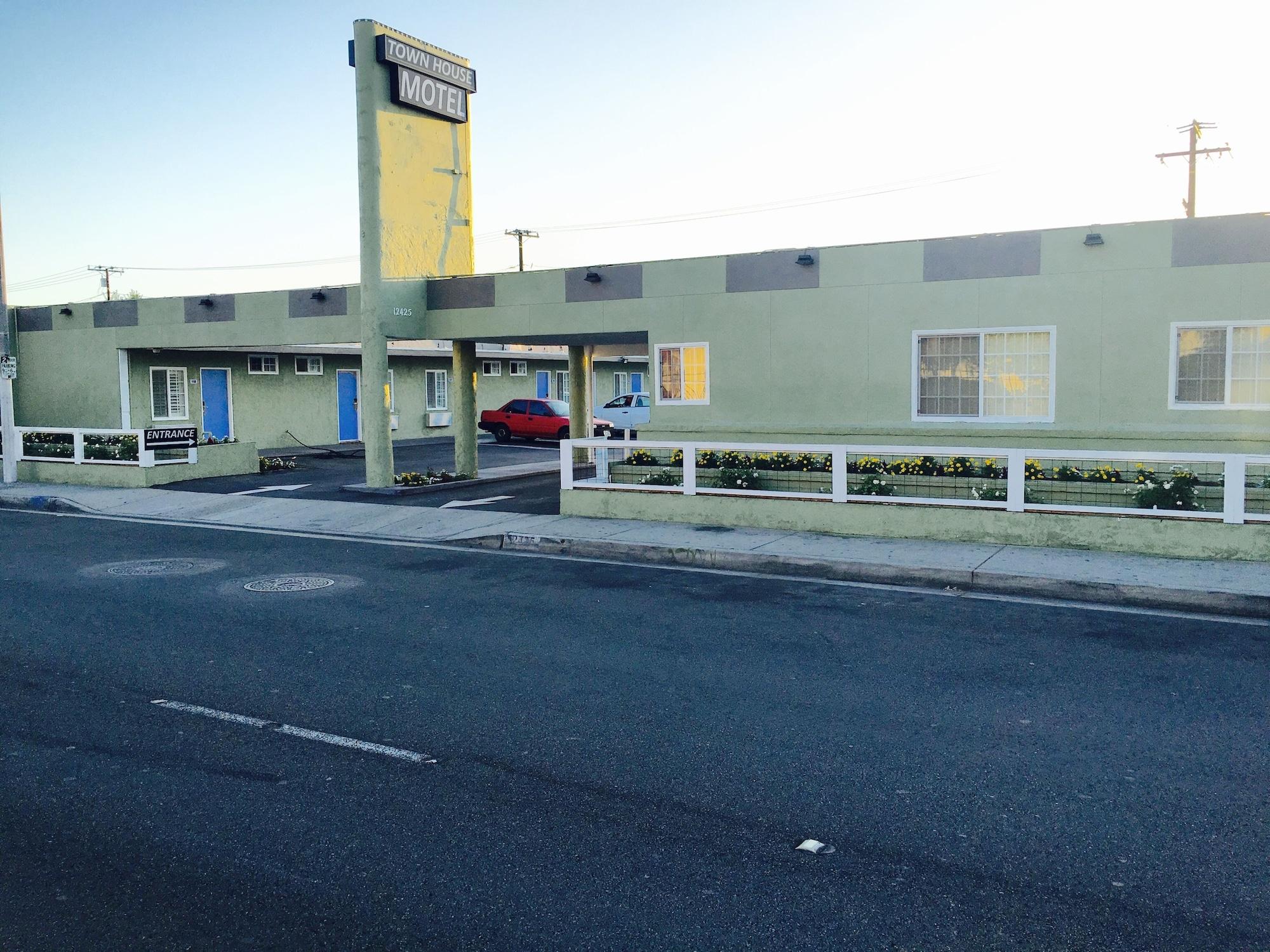 Varios Town House Motel
