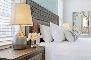 Alquiler Vacacional - Amazing 4BR w Balcony by Hosteeva