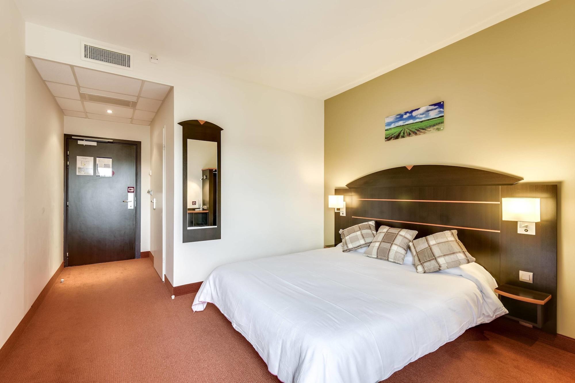 Varios Hôtel Restaurant AKENA Bordeaux La Brède