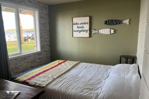 Alquiler Vacacional - New! The Sportsman Cabin on Big Pine Lake! Sandy shore and amazing views await!