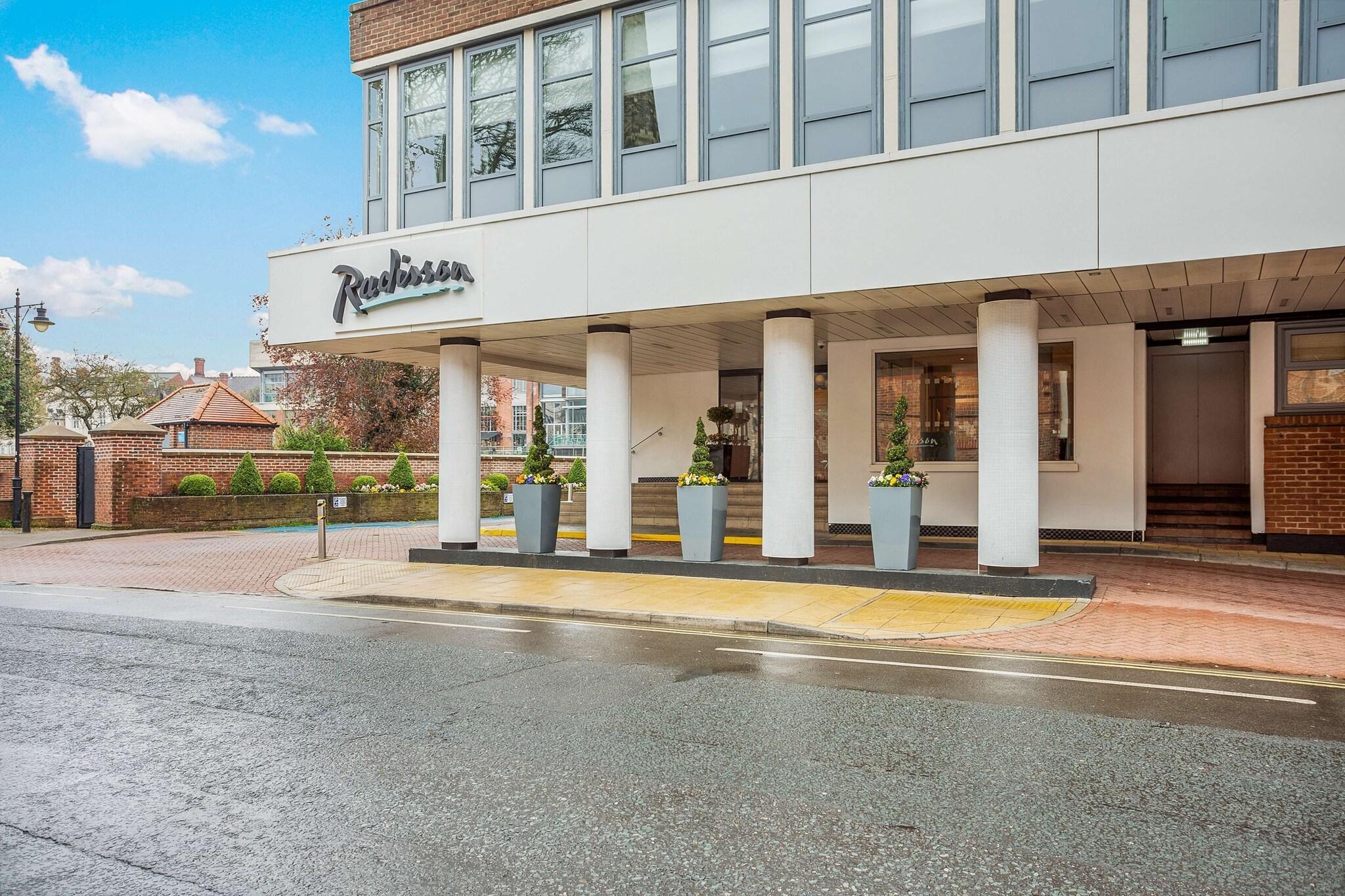 Vista Exterior Radisson Hotel York
