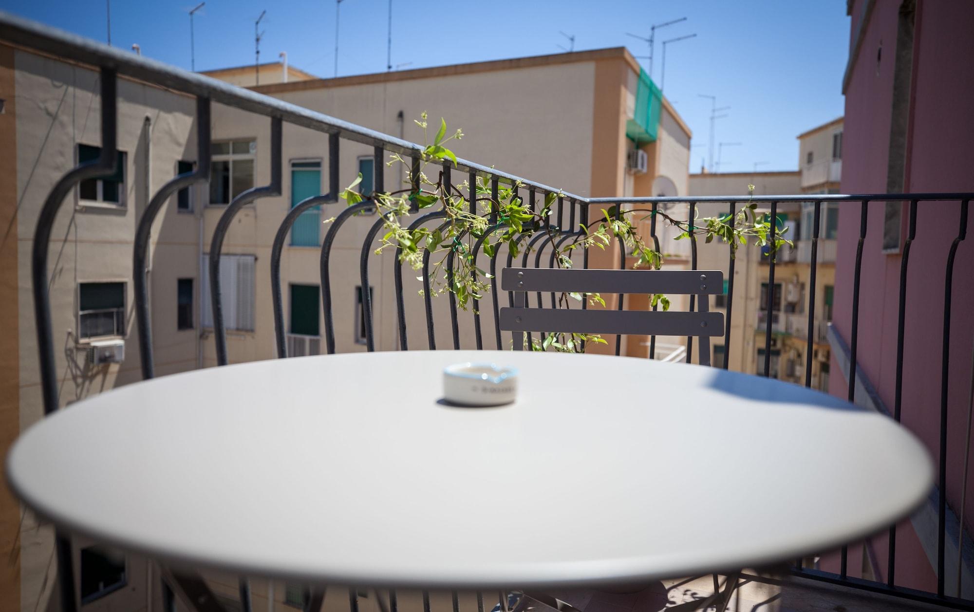 Vista Exterior Prometeo Rooms